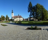 Obec Dobrá Náves a park v obci
